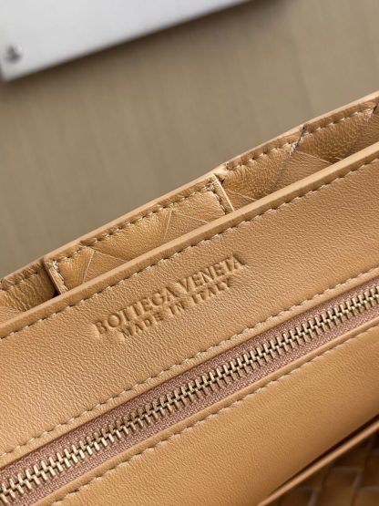 Replica Bottega Veneta Medium Andiamo Tote Bag Top handle bag Dark praline #3638 - Image 8